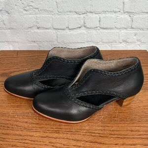 Bali Elf Spirit Walker handmade leather cutout braided edge booties like new 8.5